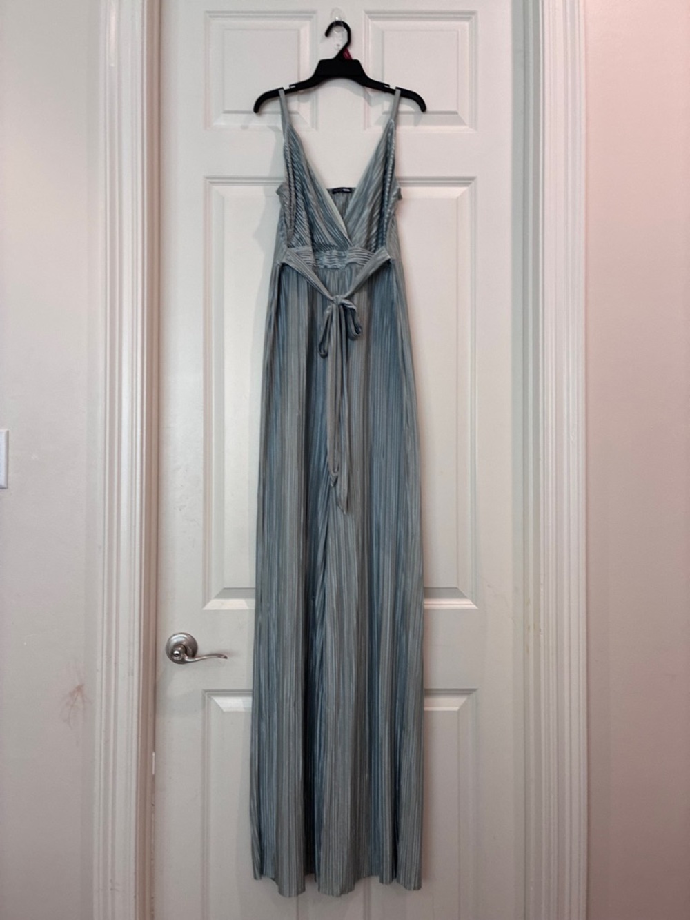 Fashion Nova Metallic‎ Mist Plissé V-Neck Jumpsuit